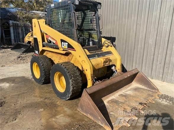 CAT 246 Mini incarcator