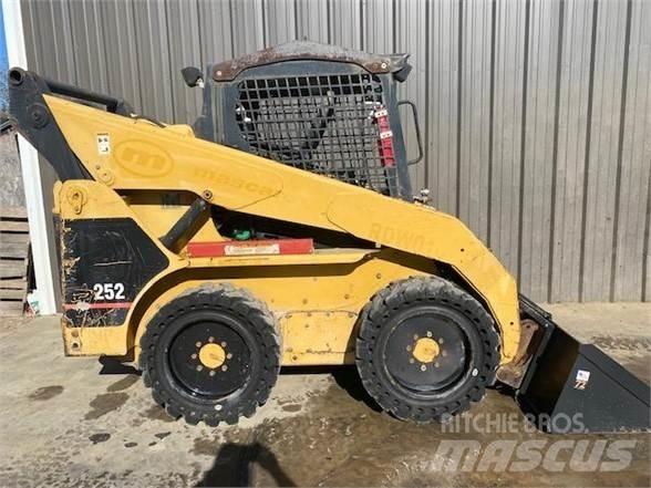 CAT 252 Mini incarcator