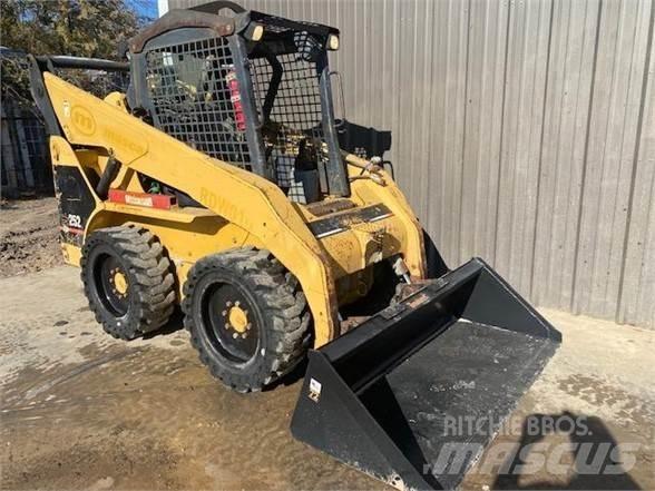 CAT 252 Mini incarcator