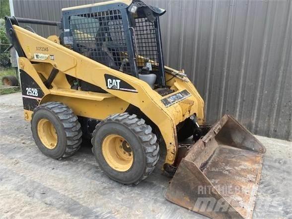 CAT 252B Mini incarcator