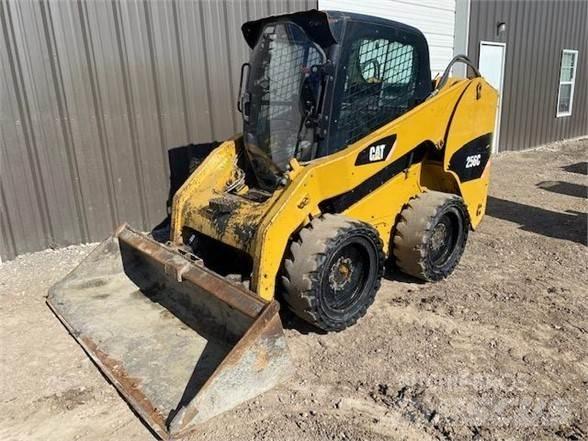 CAT 256C Mini incarcator