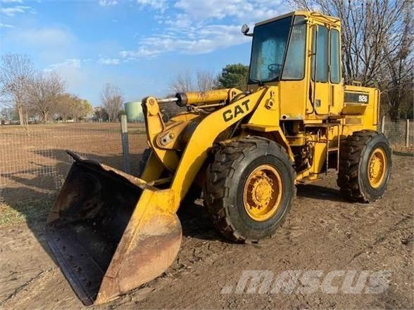 CAT 926 Incarcator pe pneuri