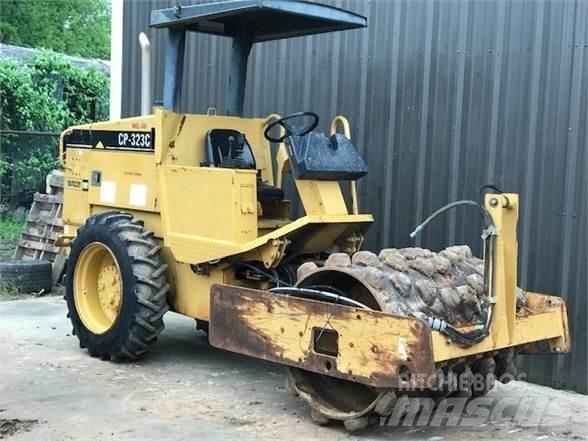 CAT CP-323C Compactoare monocilindrice