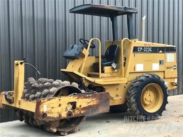 CAT CP-323C Compactoare monocilindrice