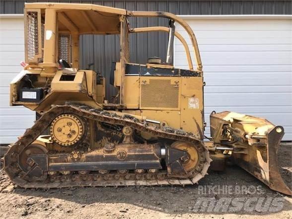 CAT D5M XL Buldozere pe senile
