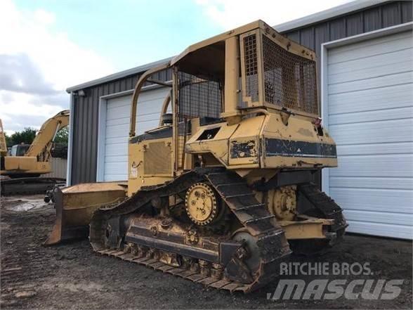 CAT D5M XL Buldozere pe senile