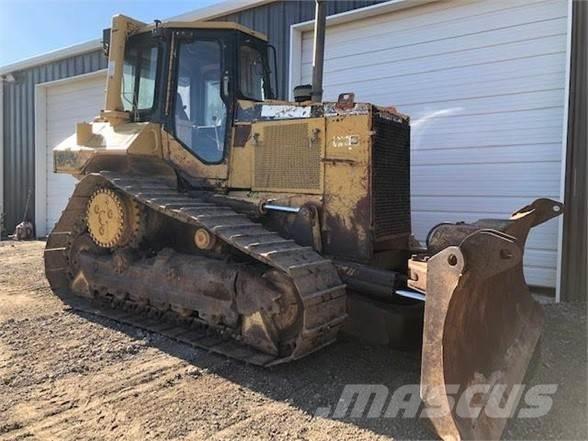 CAT D6M XL Buldozere pe senile