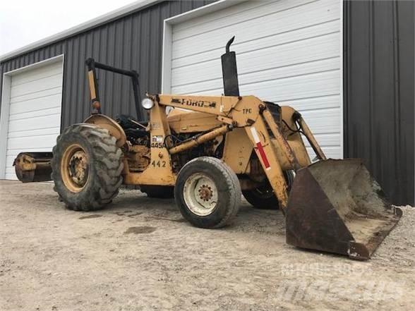Ford 445A Incarcator pe pneuri