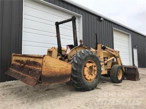 Ford 445A Incarcator pe pneuri