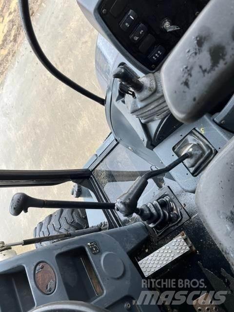 Terex TLB840R Buldoexcavatoare