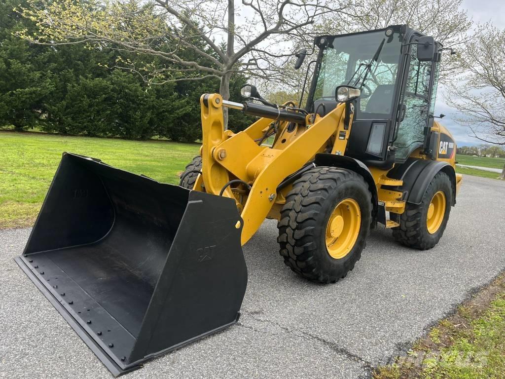 CAT 908M Incarcator pe pneuri