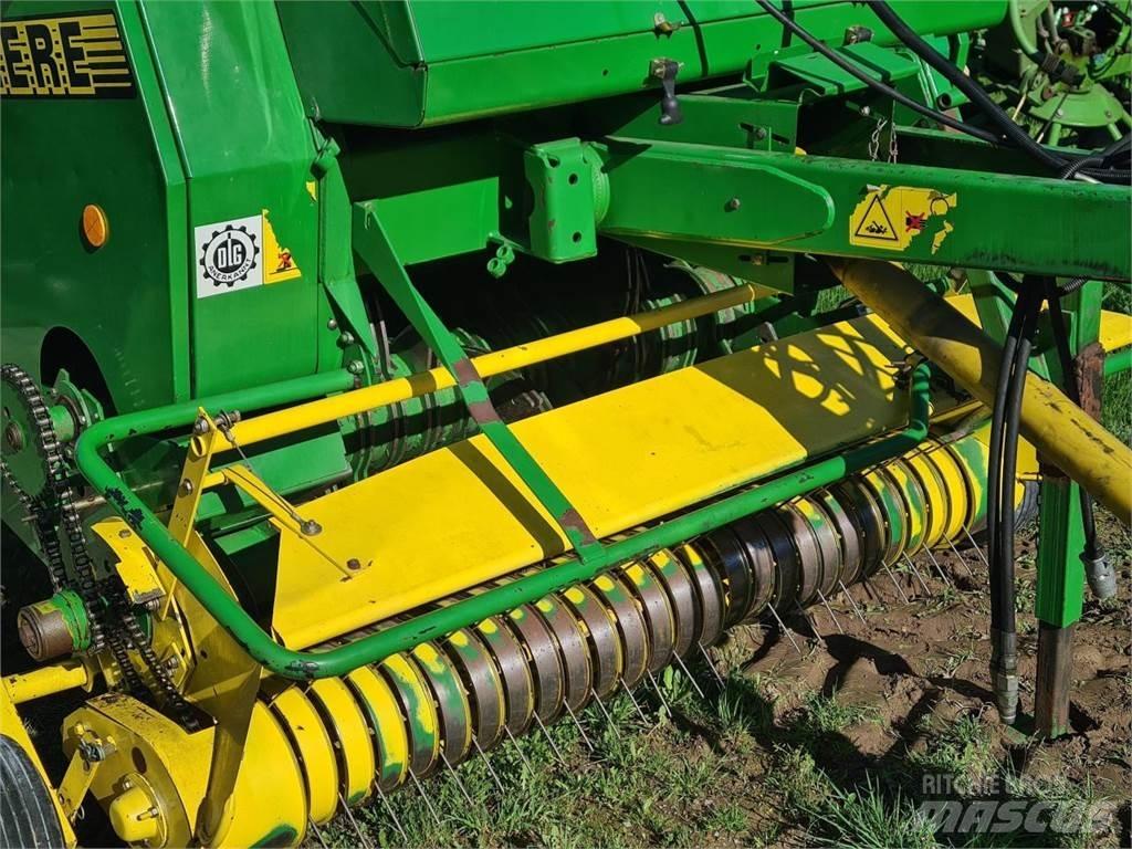 John Deere 590 Masina de balotat cilindric