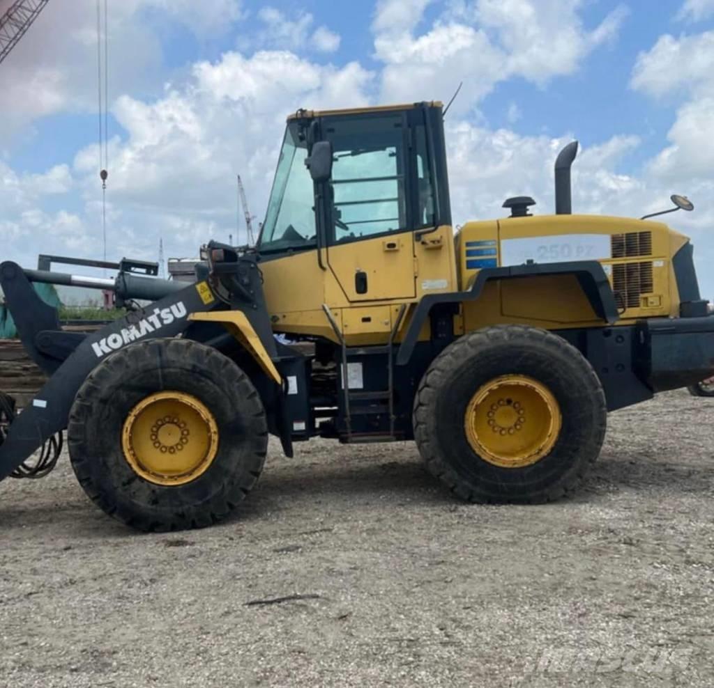 Komatsu WA 250 PZ-6 Incarcator pe pneuri