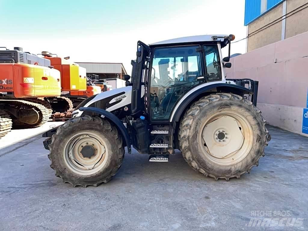 Valtra G115 Tractoare