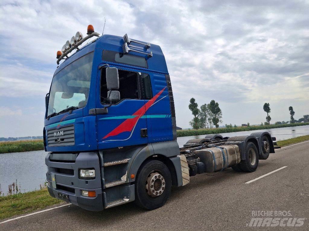 MAN TGA 26.390 6X2 Camion cabina sasiu