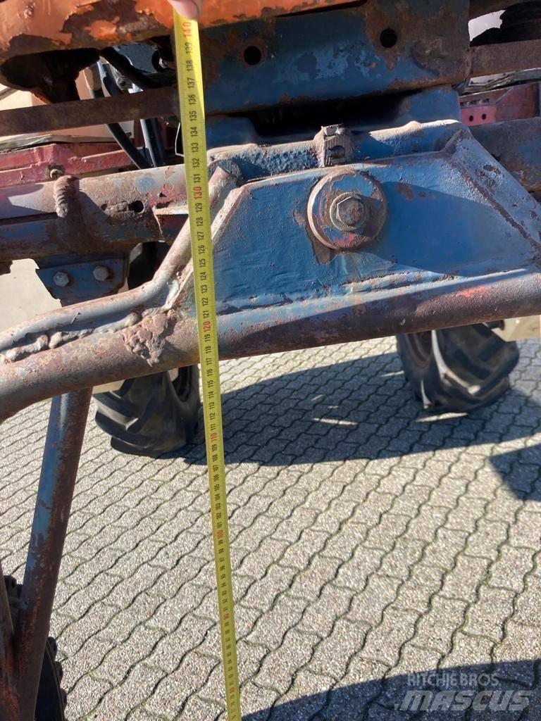 Universal 640V Tractoare