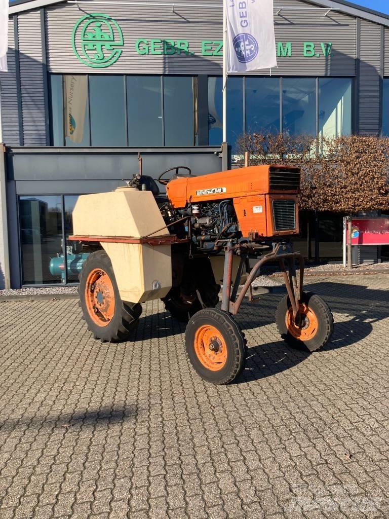 Universal 640V Tractoare