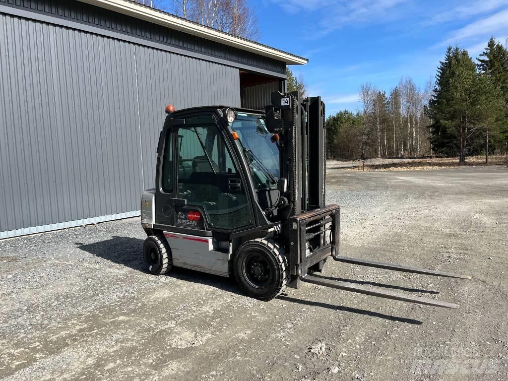 Nissan UD02A25P0 Stivuitor GPL
