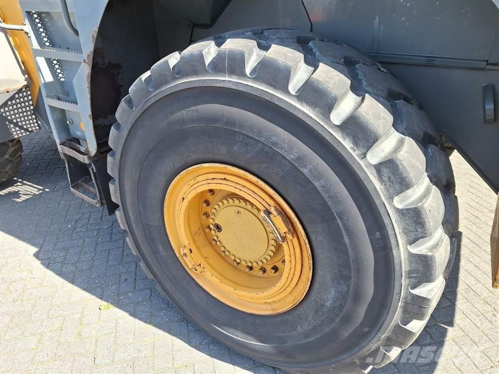 Liebherr L580 Incarcator pe pneuri