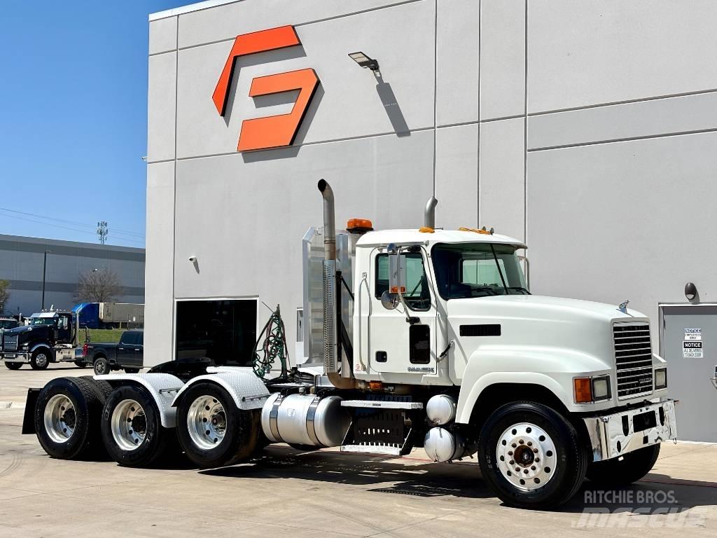 Mack CHU 613 Autotractoare