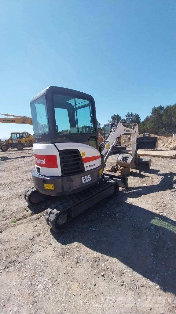 Bobcat E 25 Mini excavatoare < 7t