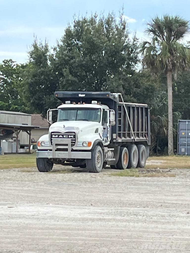 Mack Granite Autobasculanta