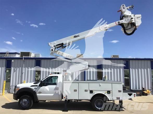 Altec AT40M Platforme aeriene montate pe camion