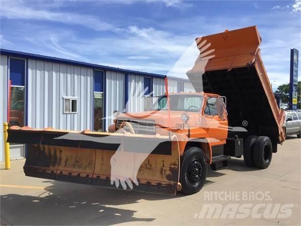 Ford F800 Dispersare nisip si sare