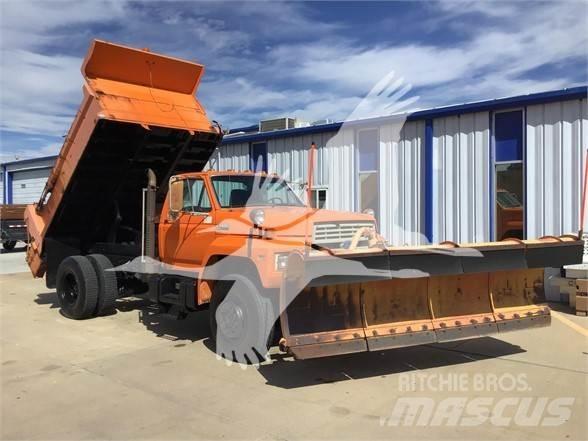 Ford F800 Dispersare nisip si sare