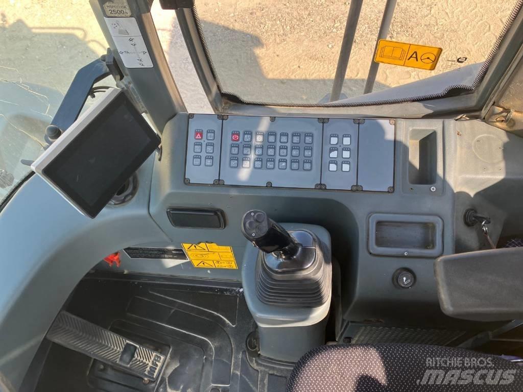 Liebherr L 566 Incarcator pe pneuri