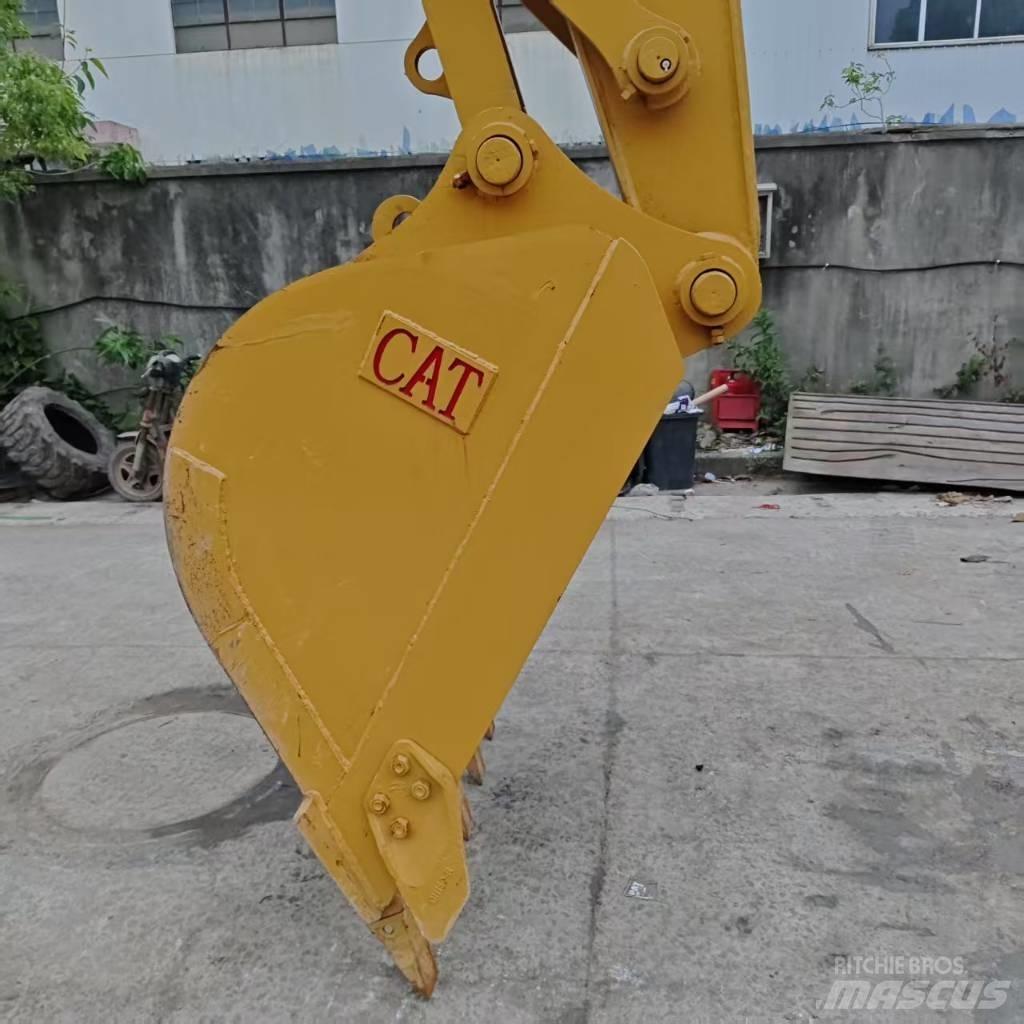 CAT 320 Excavatoare pe șenile
