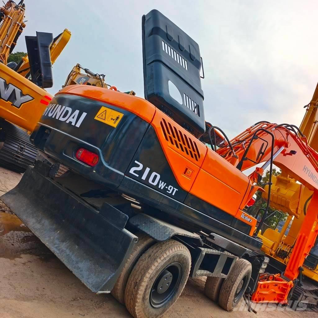 Hyundai 210W-9 Excavatoare cu roti