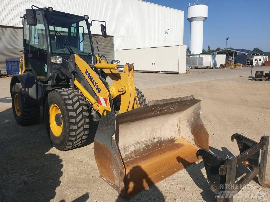 Komatsu WA80M-8E0 Incarcator pe pneuri
