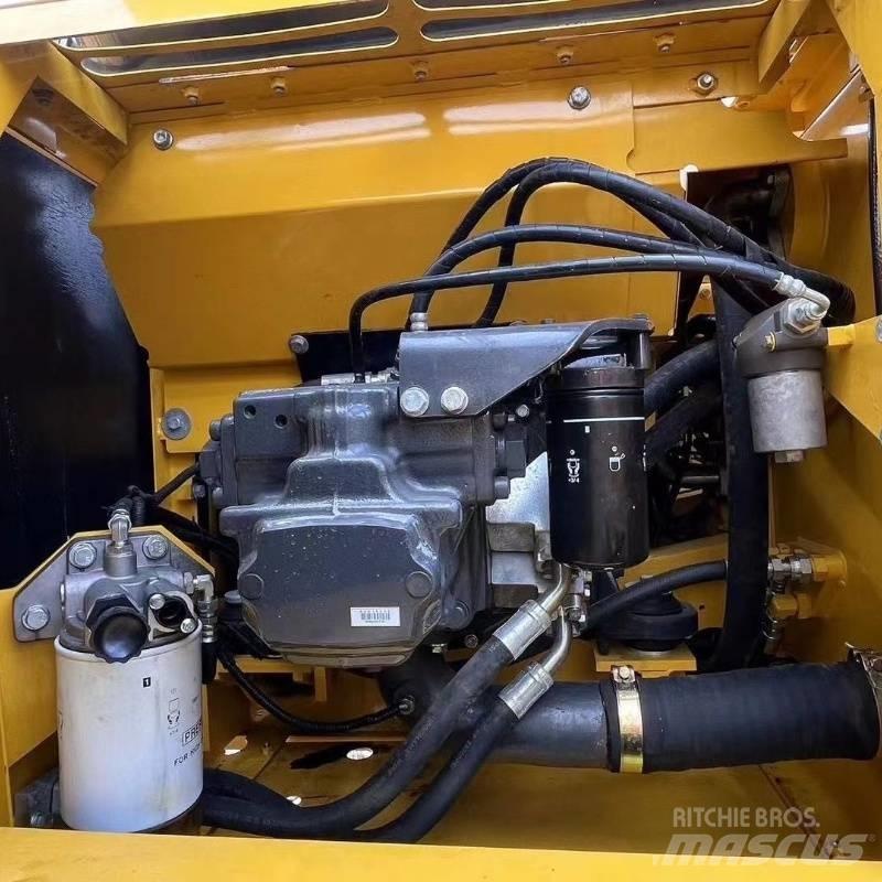 Komatsu PC 220 Excavatoare pe șenile
