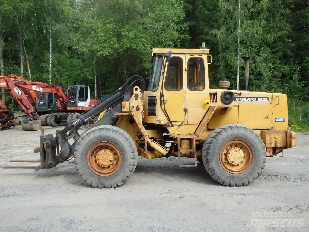 Volvo BM 4300 4x4 Incarcator pe pneuri