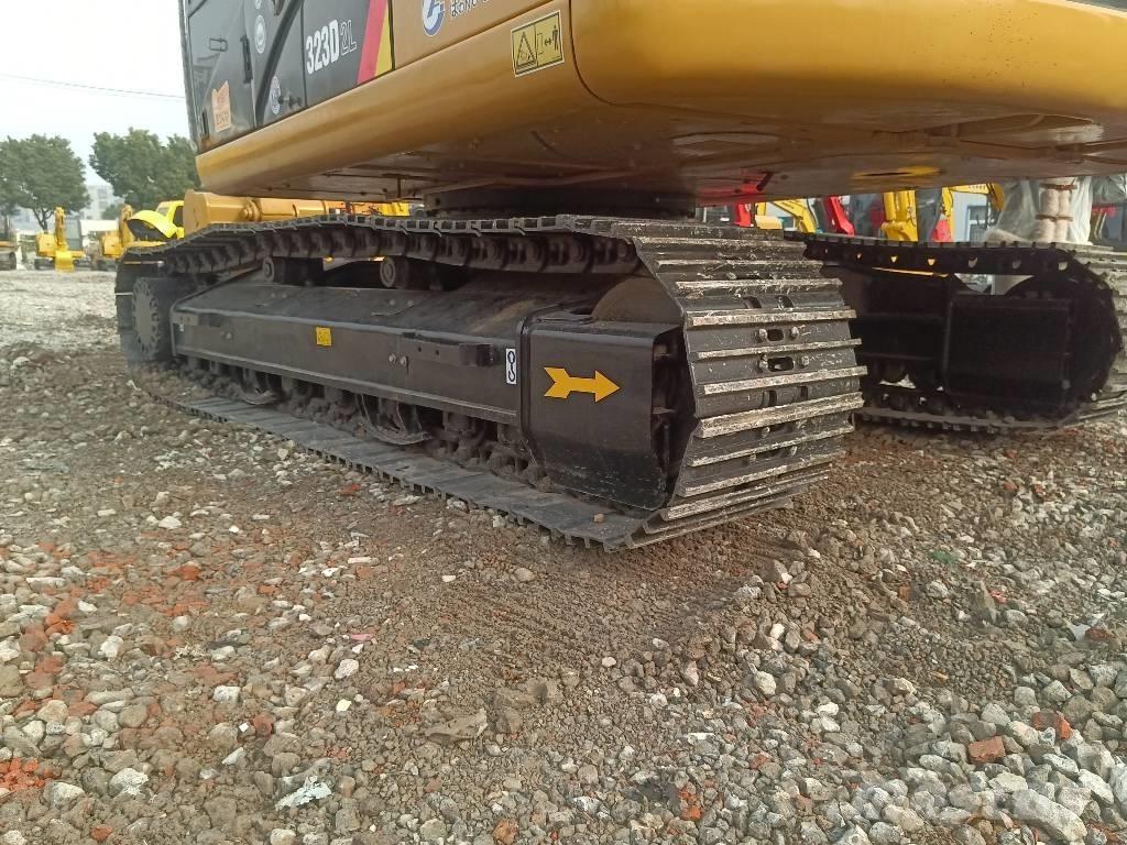 CAT 323 D Excavatoare pe șenile
