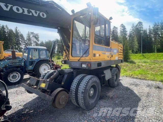 Volvo EW 200 4x4 Excavatoare cu roti