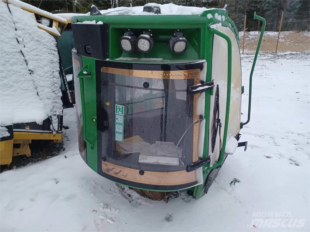 John Deere 1210e Cabine si interior