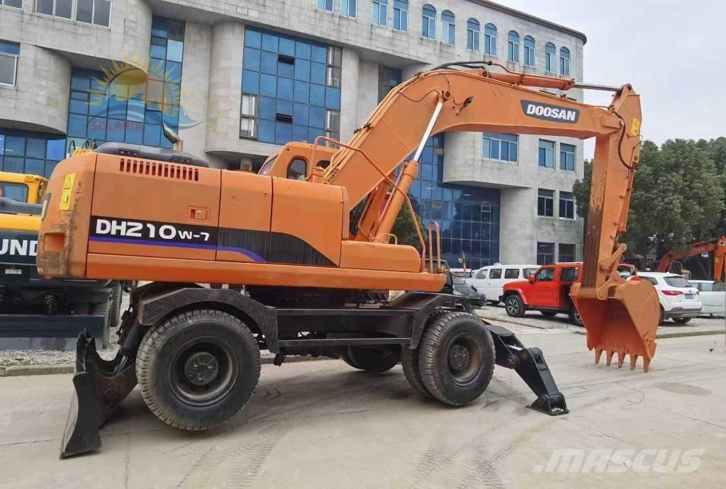 Doosan DH 210 W-7 Excavatoare cu roti