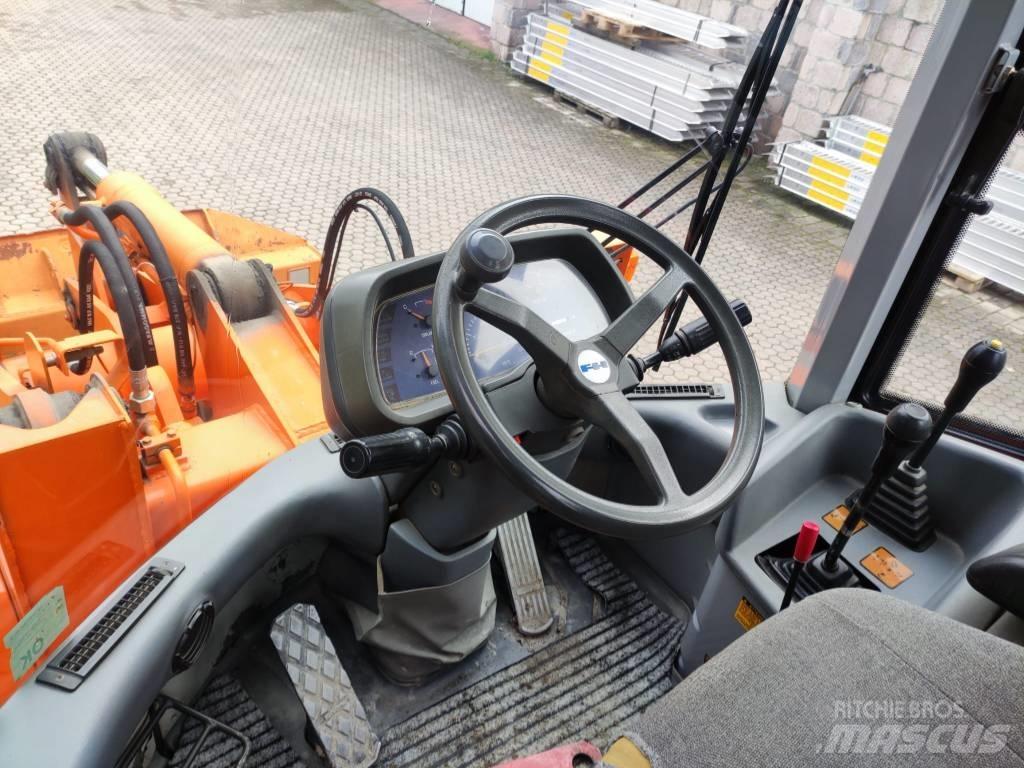 Fiat-Hitachi W90 Incarcator pe pneuri