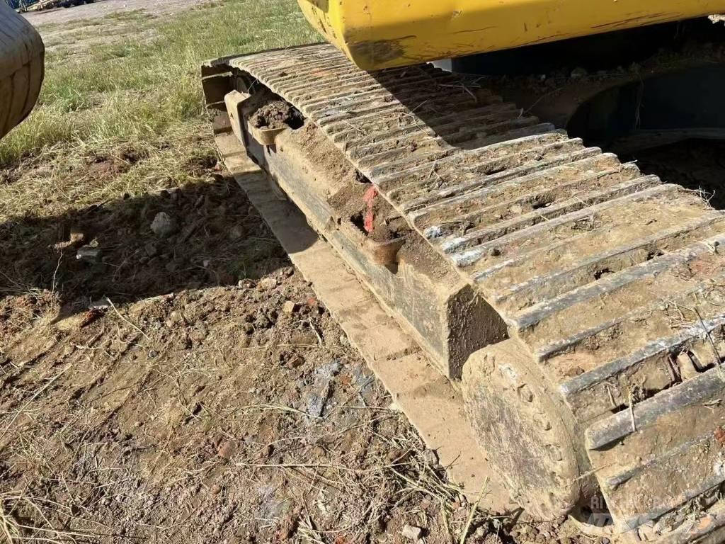Komatsu PC 200 Excavatoare pe șenile
