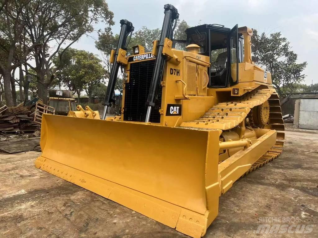 CAT D7H Buldozere pe senile
