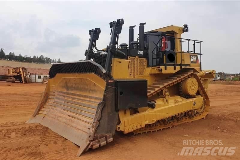 CAT  D10T Buldozere pe senile