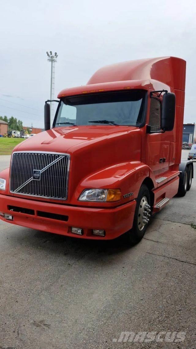 Volvo VNL-4 Autotractoare