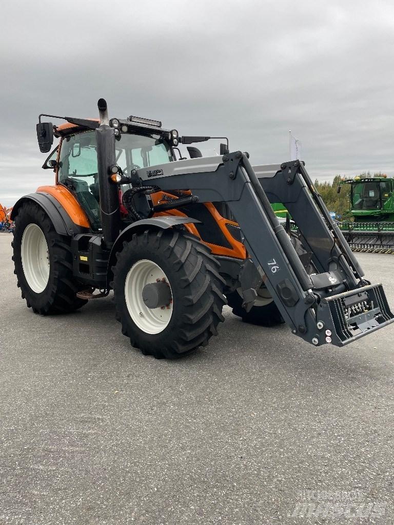 Valtra T 174 Tractoare