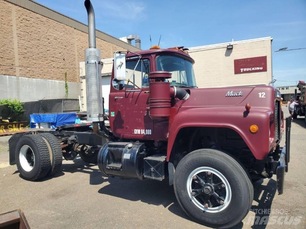 Mack RD 690 P Autotractoare