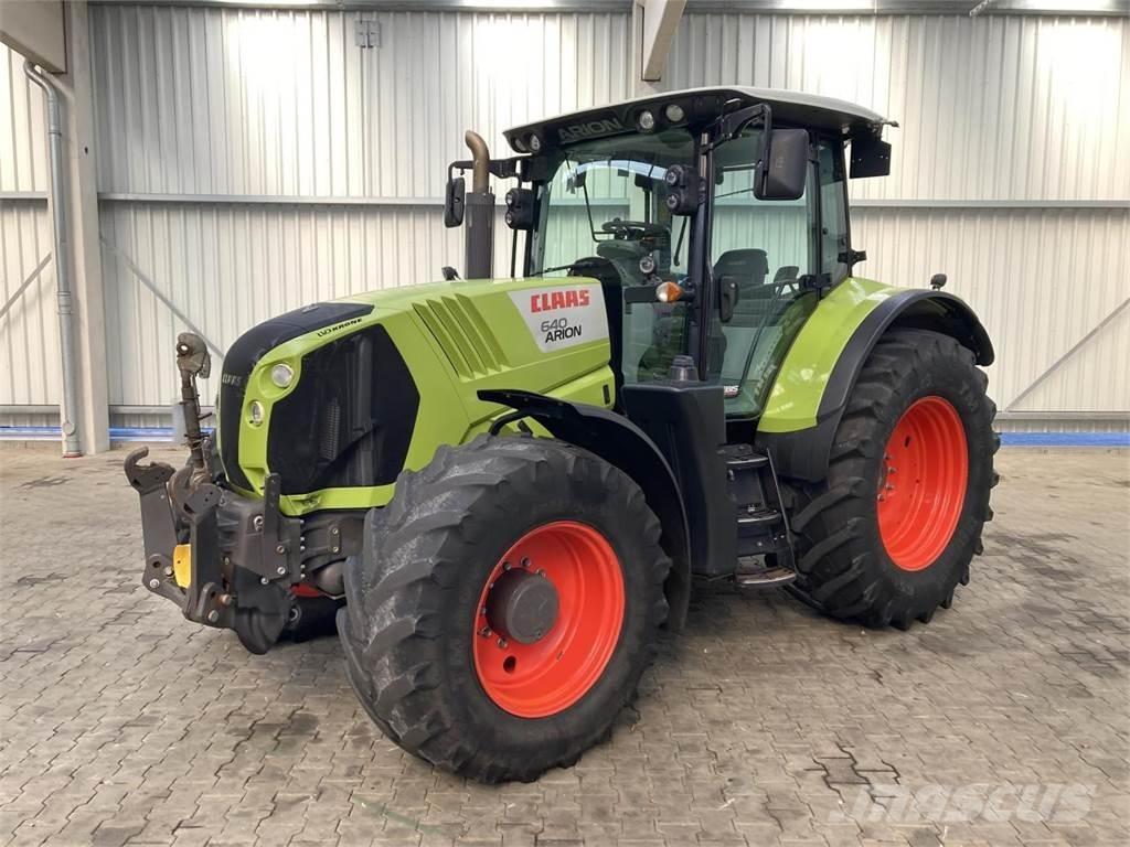 CLAAS Arion 640 Tractoare