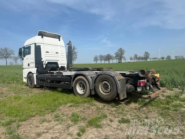 MAN 26.440 Camion cu carlig de ridicare