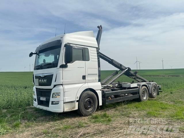 MAN 26.440 Camion cu carlig de ridicare