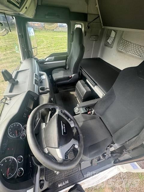 MAN 26.440 Camion cu carlig de ridicare